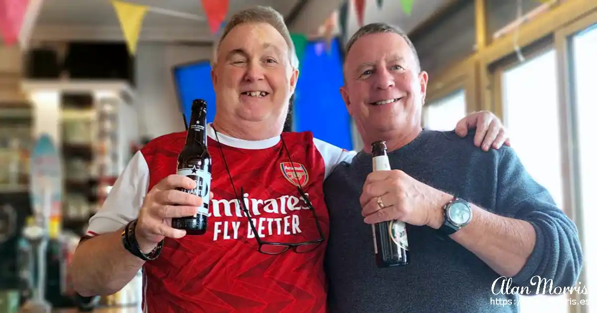 Alan Morris and Alan Bond in La Playa Bar.